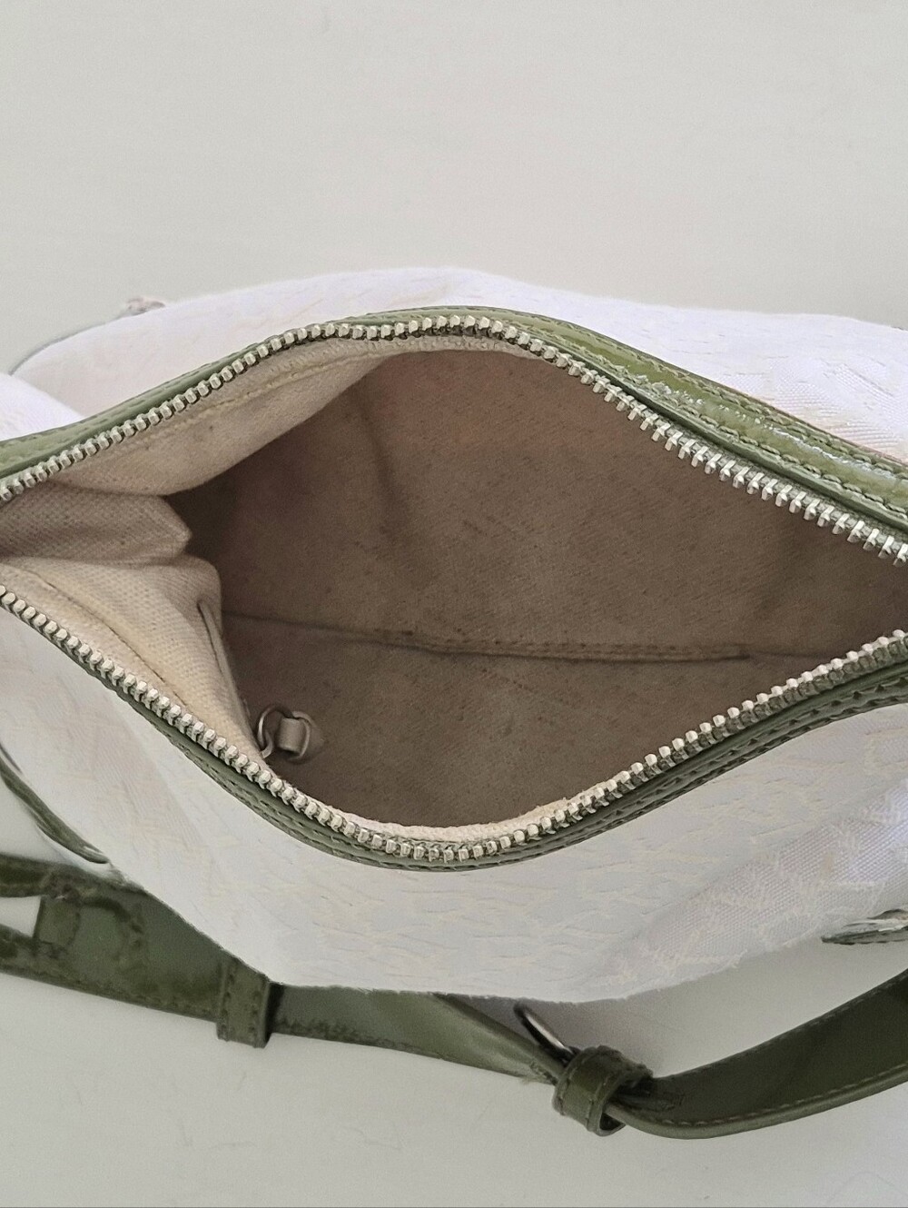 DKNY White Jacquard Canvas and Avocado Green Patent Leatger Mediun Hobo Bag - Picture 11 of 12